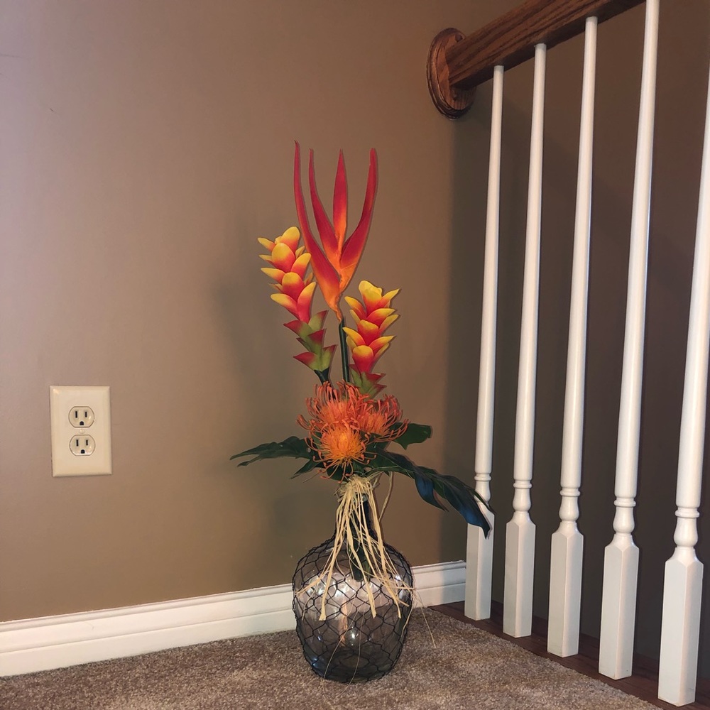 Tropical vase decor centerpiece